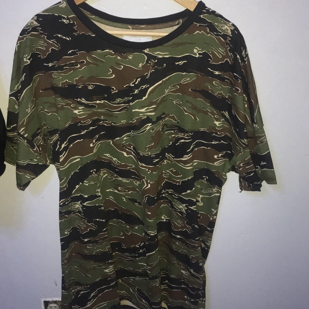 Never worn camo short tee